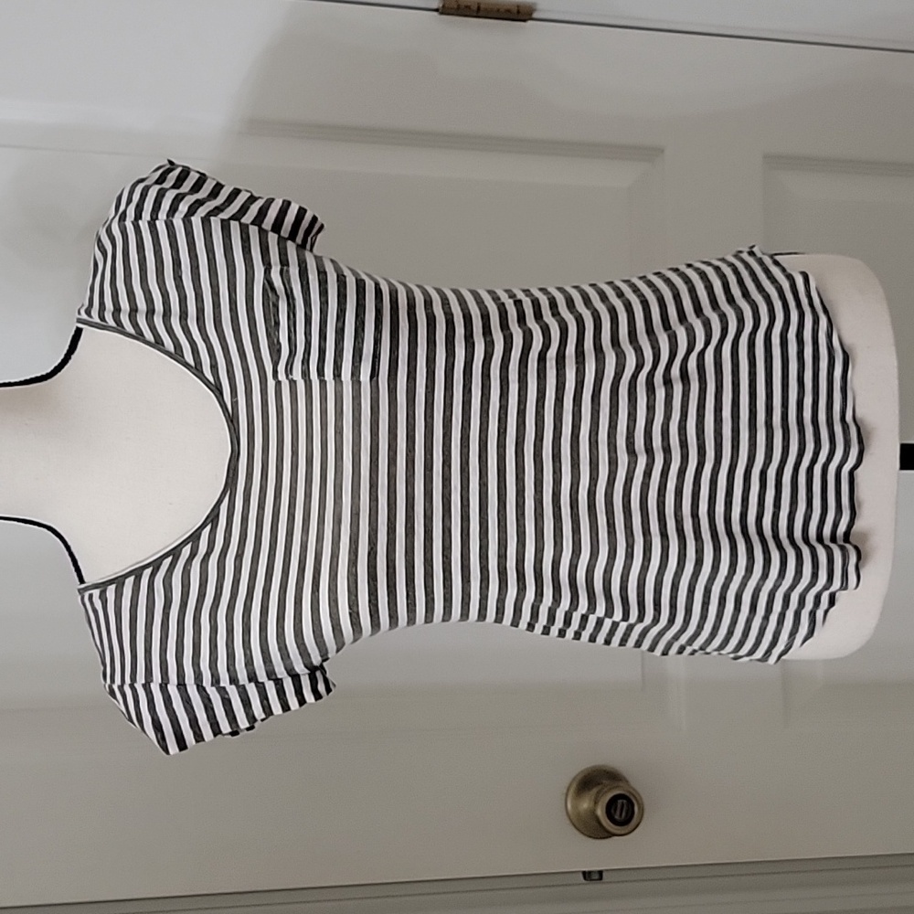 LOFT Size XS Linen Olive Green & White Striped Short Sleeve T-Shirt, EUC